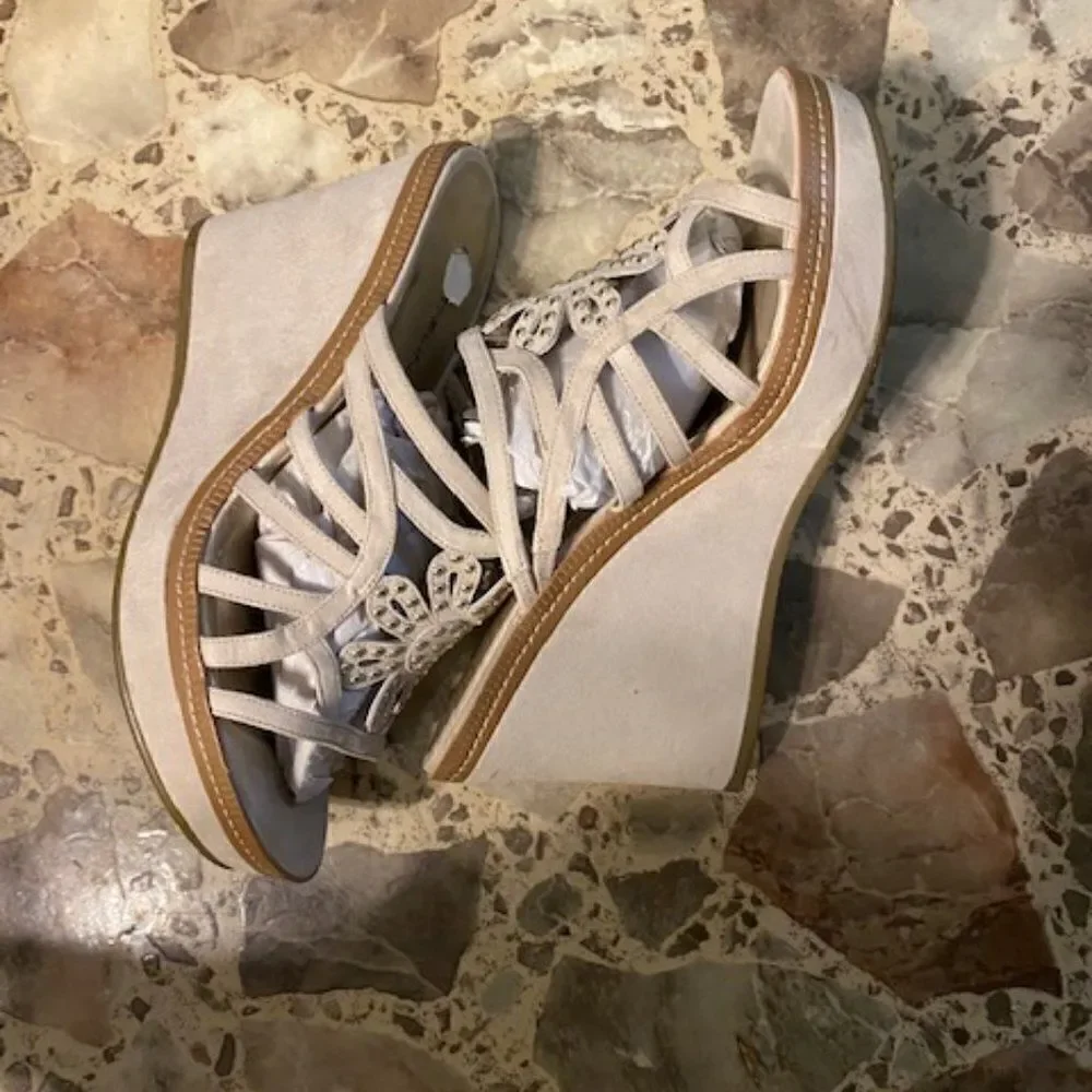 Final Sale - Bandolino Cream Wedges, size 10
